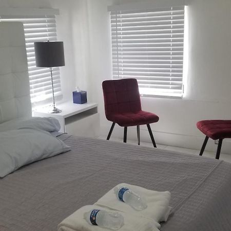 1161 Studio 1 Miami Tamiami 外观 照片